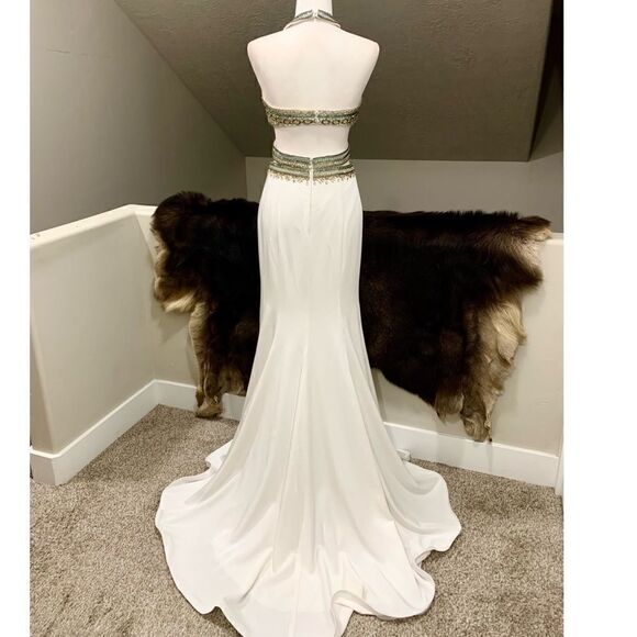 Stunning Halter Beaded & Sequined 1 Piece Fishtail Gown - Picture 7 of 12